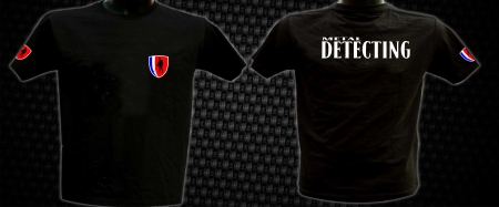 Triko �ern� s erbem deketor��e